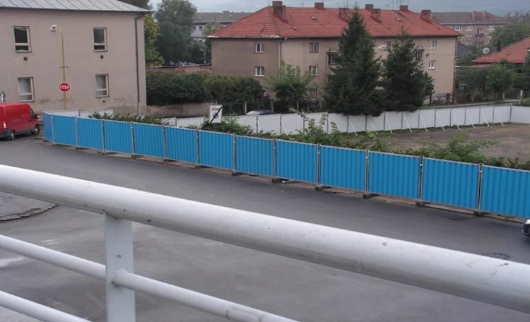 Plné oplotenie v mestách — JF FENCE mobilné oplotenie