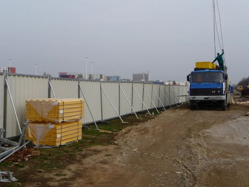 Plné oplotenie v mestách — JF FENCE mobilné oplotenie